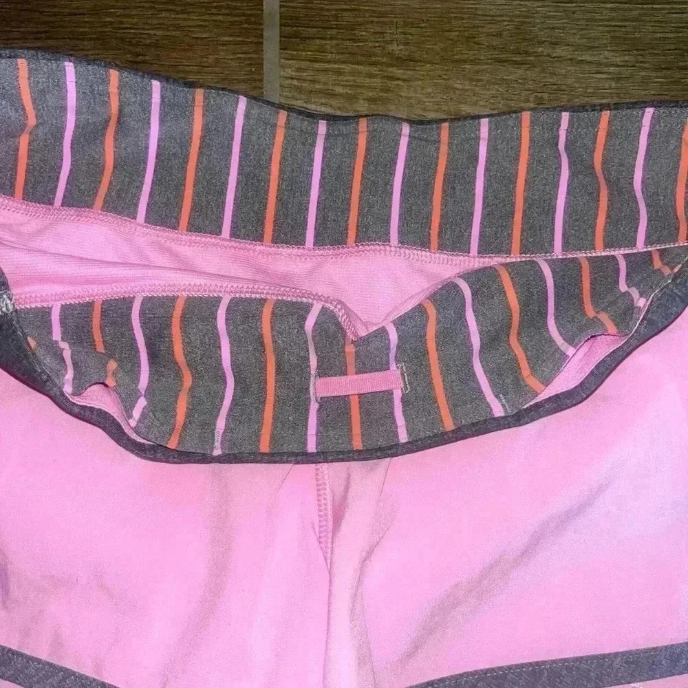 Lululemon Heather Pink Deep Goal Gray Speed Up Shorts - Picture 2 of 4